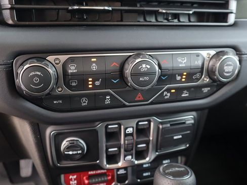 New 2026 Jeep Gladiator Mojave image 8