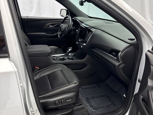 Used 2022 Chevrolet Traverse Premier w/ Redline Edition AWD/4WD image 29