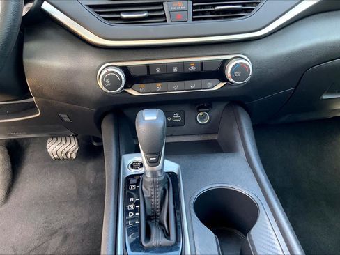 Used 2024 Nissan Altima 2.5 S FWD image 32