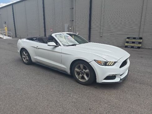 Used 2015 Ford Mustang Convertible image 1