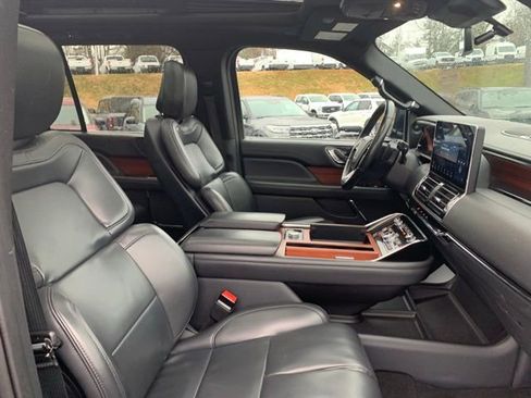 Used 2024 Lincoln Navigator Premiere image 37