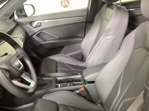 Used 2025 Audi Q3 2.0T Premium image 12
