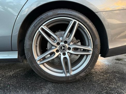 Used 2018 Mercedes-Benz E 300 image 11