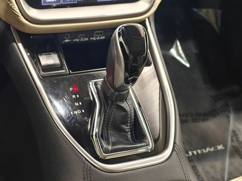 Used 2023 Subaru Outback Limited image 8