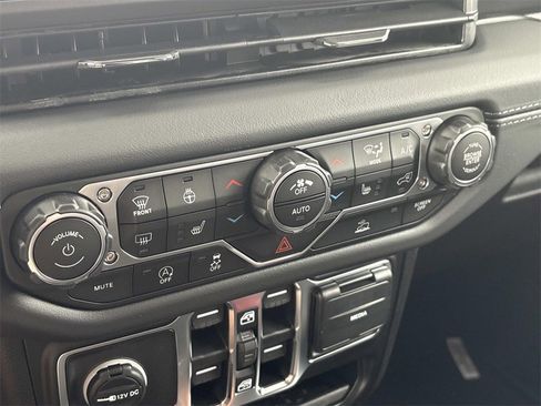 New 2025 Jeep Gladiator Sport image 30