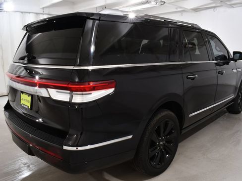 Used 2024 Lincoln Navigator L Reserve AWD/4WD image 11