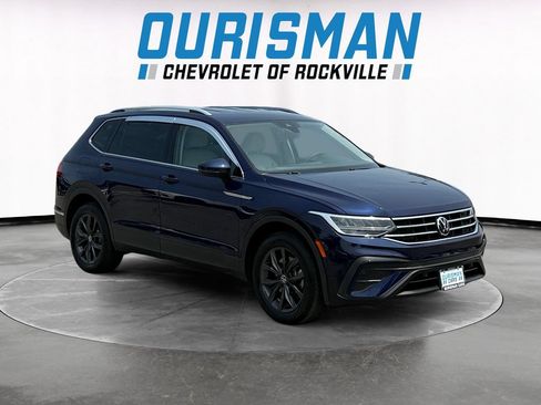 Used 2022 Volkswagen Tiguan SE FWD image 1