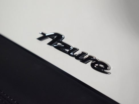 New 2024 Bentley Bentayga Extended Wheelbase image 31