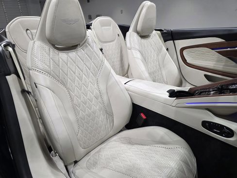 Used 2024 Aston Martin DB12 Convertible image 21