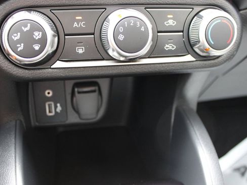 Used 2021 Nissan Versa SR FWD image 28