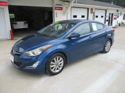 Used 2014 Hyundai Elantra SE w/ Option Group 02 FWD image 11