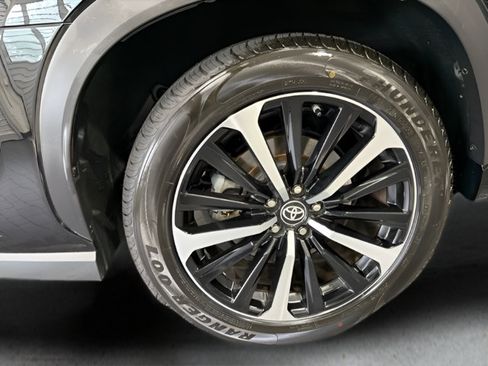 Used 2022 Toyota Highlander XSE FWD image 39