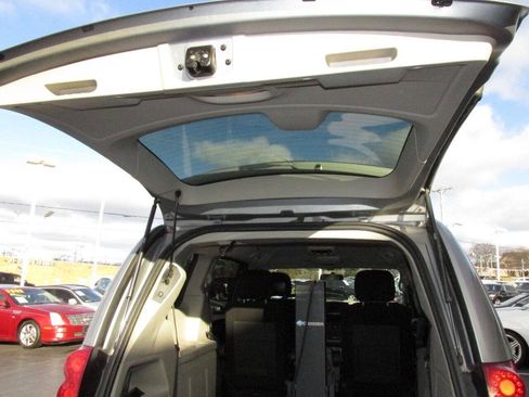 Used 2013 Dodge Grand Caravan SXT FWD image 22