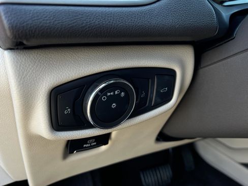 Used 2017 Lincoln MKZ Select image 19