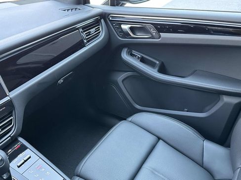 Used 2026 Porsche Macan AWD/4WD image 29