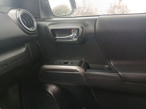 Used 2021 Toyota Tacoma TRD Off-Road w/ Technology Package image 23