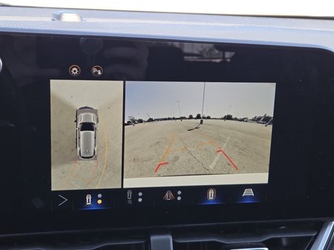 Used 2025 Chevrolet Equinox LT w/ Safety and Technology Package FWD image 7