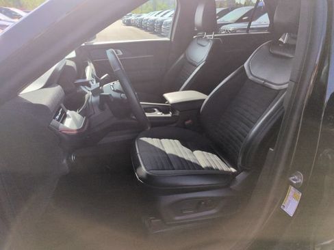Certified 2025 Ford Explorer ST-Line AWD/4WD image 30
