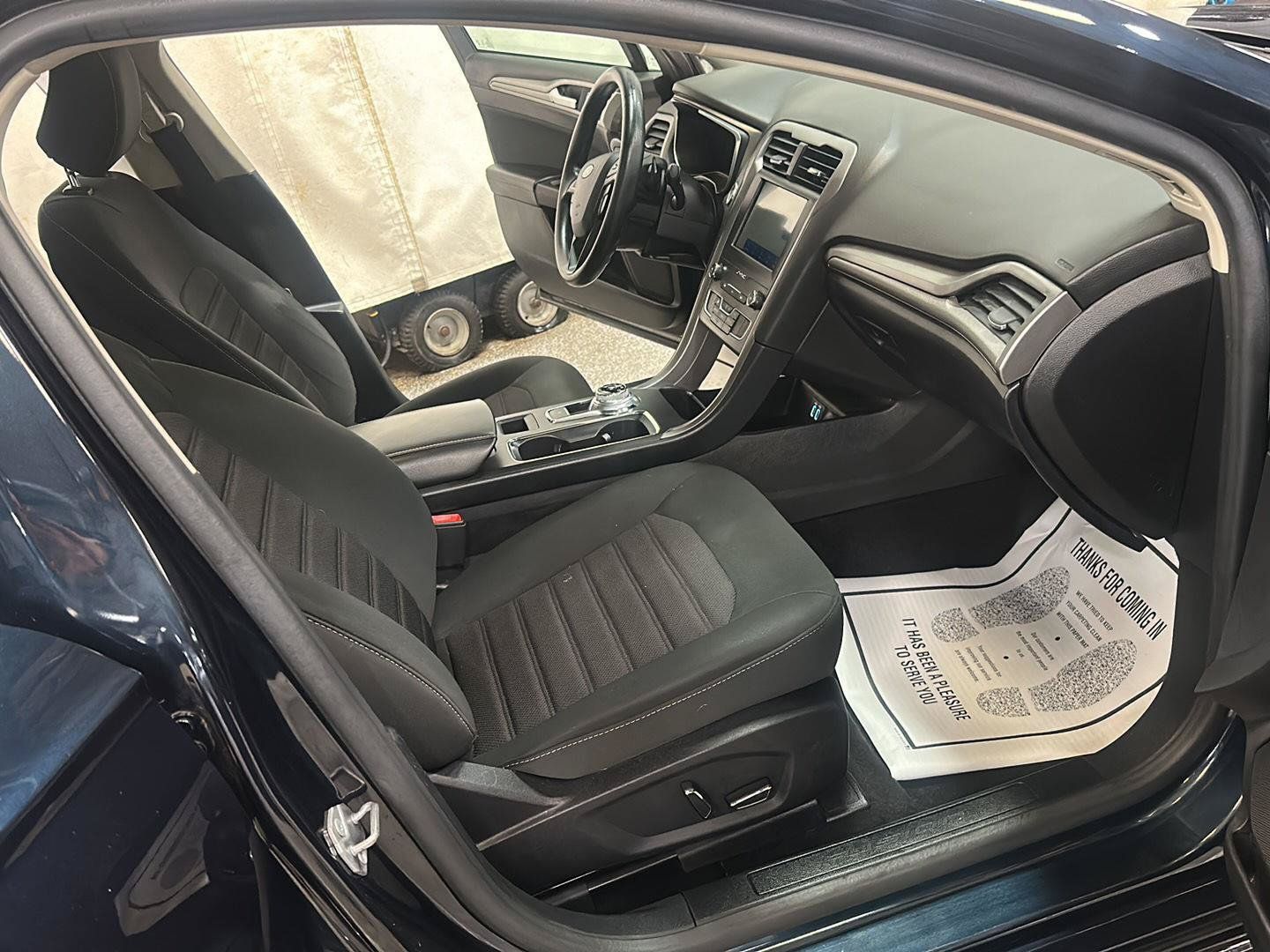 Used 2020 Ford Fusion SE AWD/4WD image 30