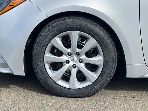 Certified 2025 Toyota Corolla LE image 25