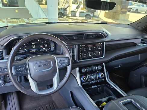 Used 2022 GMC Yukon XL Denali w/ Denali Ultimate Package image 9