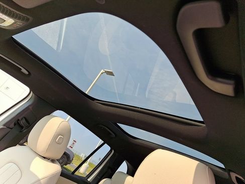 Used 2024 Mercedes-Benz GLB 250 4MATIC image 15