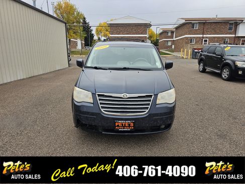 Used 2009 Chrysler Town & Country Touring image 7