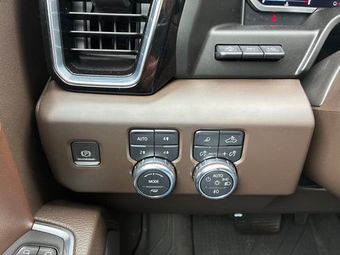 Used 2023 GMC Sierra 1500 Denali w/ Denali Reserve Package AWD/4WD image 42
