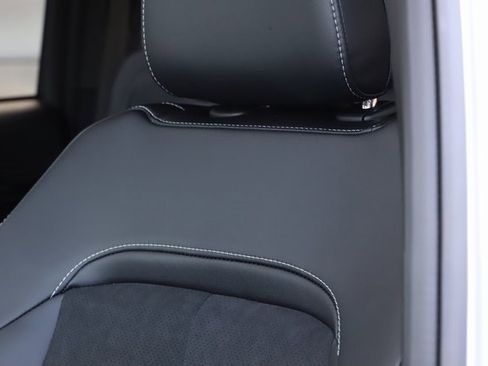 New 2025 Jeep Grand Cherokee Altitude image 12