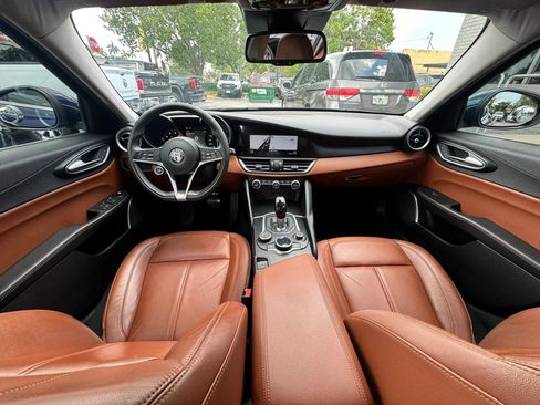 Used 2018 Alfa Romeo Giulia AWD image 18