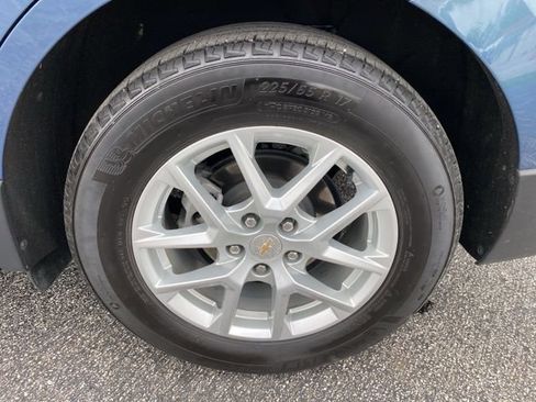 Used 2024 Chevrolet Equinox LT FWD image 11