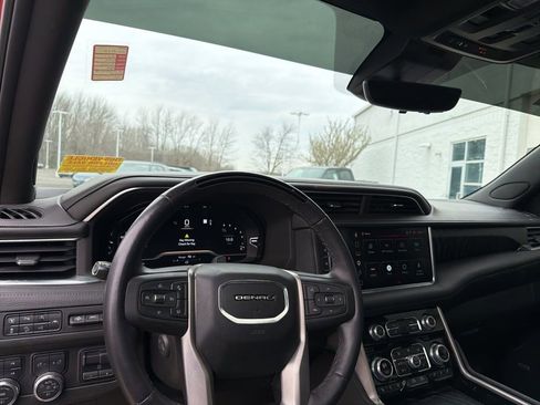 Used 2023 GMC Yukon Denali w/ Denali Reserve Package image 11