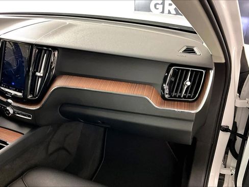 Used 2024 Volvo XC60 B5 Plus w/ Protection Package Premier image 19