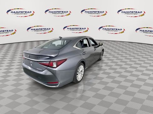 Used 2020 Lexus ES 300h Ultra Luxury w/ Accessory Package 2 FWD image 8
