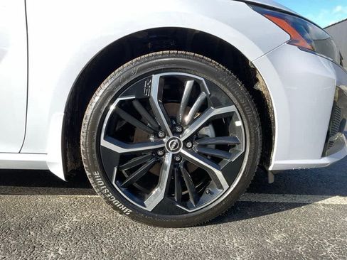 New 2025 Nissan Altima 2.5 SR image 9