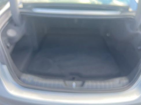 Used 2021 Jaguar XF SE image 9