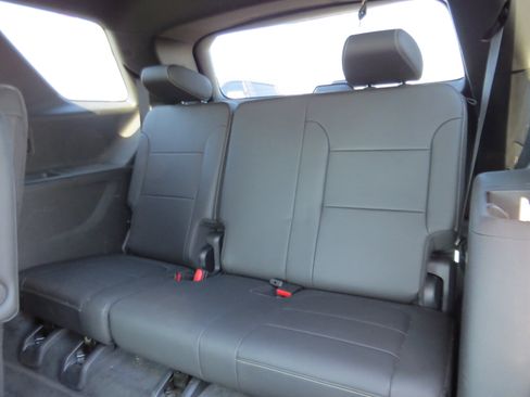 Used 2023 Chevrolet Traverse LT w/ LT Premium Package AWD/4WD image 12