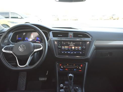 Used 2023 Volkswagen Tiguan SE FWD image 36