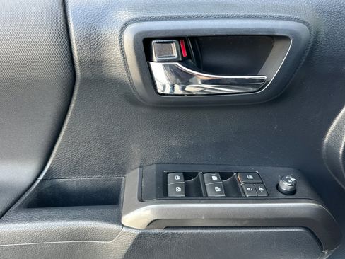 Certified 2019 Toyota Tacoma TRD Sport w/ Technology Package AWD/4WD image 11