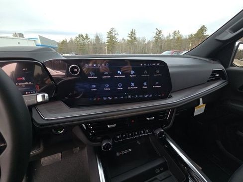 New 2026 Chevrolet Suburban Premier image 10