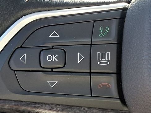 Used 2022 Jeep Grand Cherokee Limited image 22