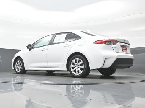 Used 2024 Toyota Corolla LE image 28
