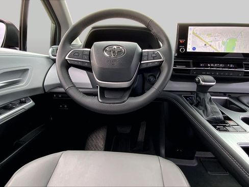 Certified 2026 Toyota Sienna XLE FWD image 6