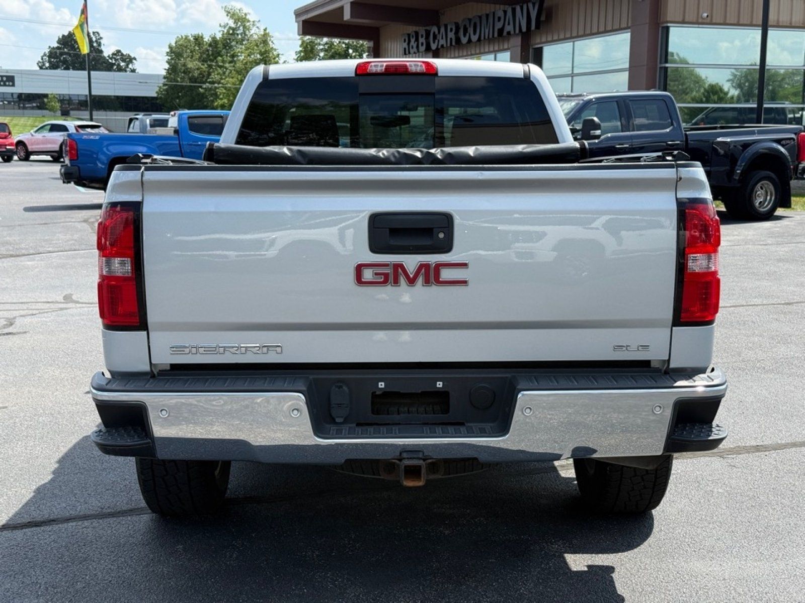 Used 2017 GMC Sierra 1500 SLE w/ Suspension Package, Off-Road AWD/4WD image 7