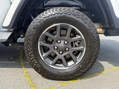 Used 2020 Jeep Gladiator Overland w/ Trailer Tow Package AWD/4WD image 11