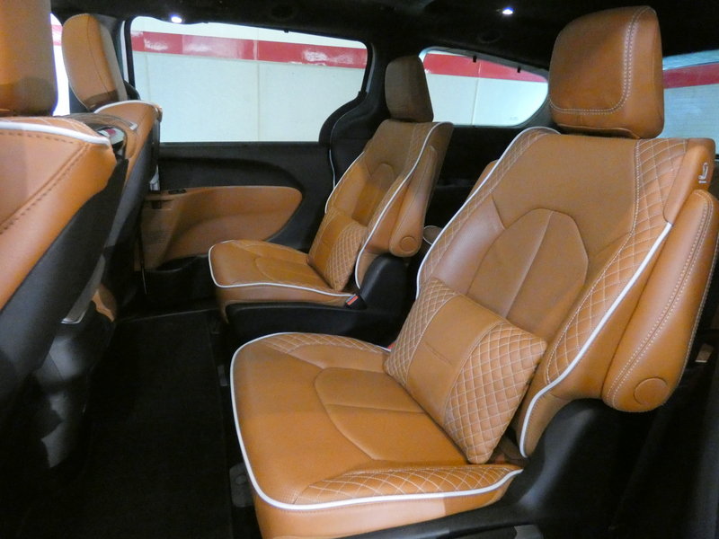 Used 2025 Chrysler Pacifica Pinnacle FWD image 30
