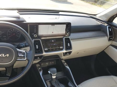 Certified 2023 Kia Sorento EX w/ Panoramic Sunroof Package FWD image 13