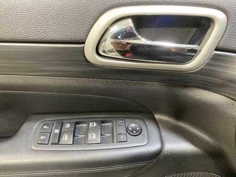 Used 2020 Jeep Grand Cherokee Altitude image 23