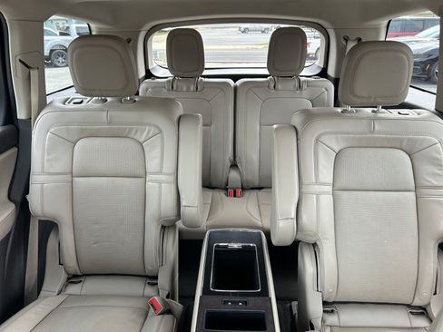 Used 2022 Lincoln Aviator Reserve w/ Equipment Group 201A AWD/4WD image 14
