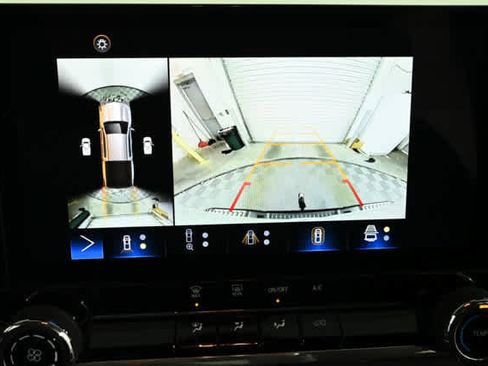 Used 2023 Chevrolet Colorado Trail Boss w/ Technology Package image 4